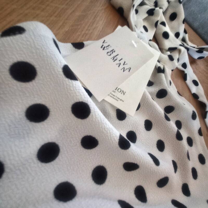 Witte Halter Mini Jurk met Polka Dots & Rugdecolleté