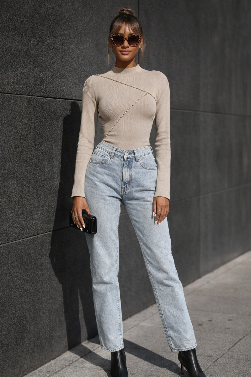 Fijngebreide top met sierdetails – taupe