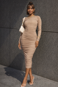 Beige ruched maxi bodycon jurk met lange mouwen – elegante fitted dames jurk