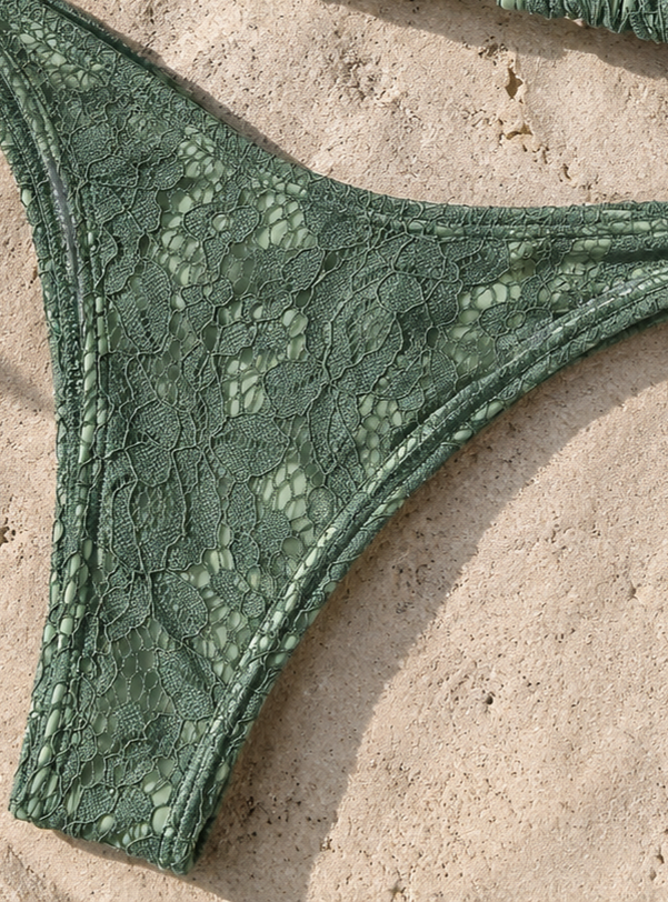 Saliegroene lace beach set met maxi lace rok en ring detail bikini