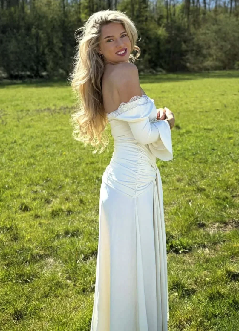 Witte lace bodycon maxi jurk met kant en drapering – elegante vrouwelijke avondjurk