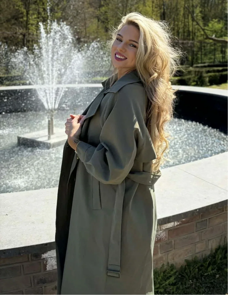 Olijfgroene trenchcoat dames – elegante midi jas met ceintuur