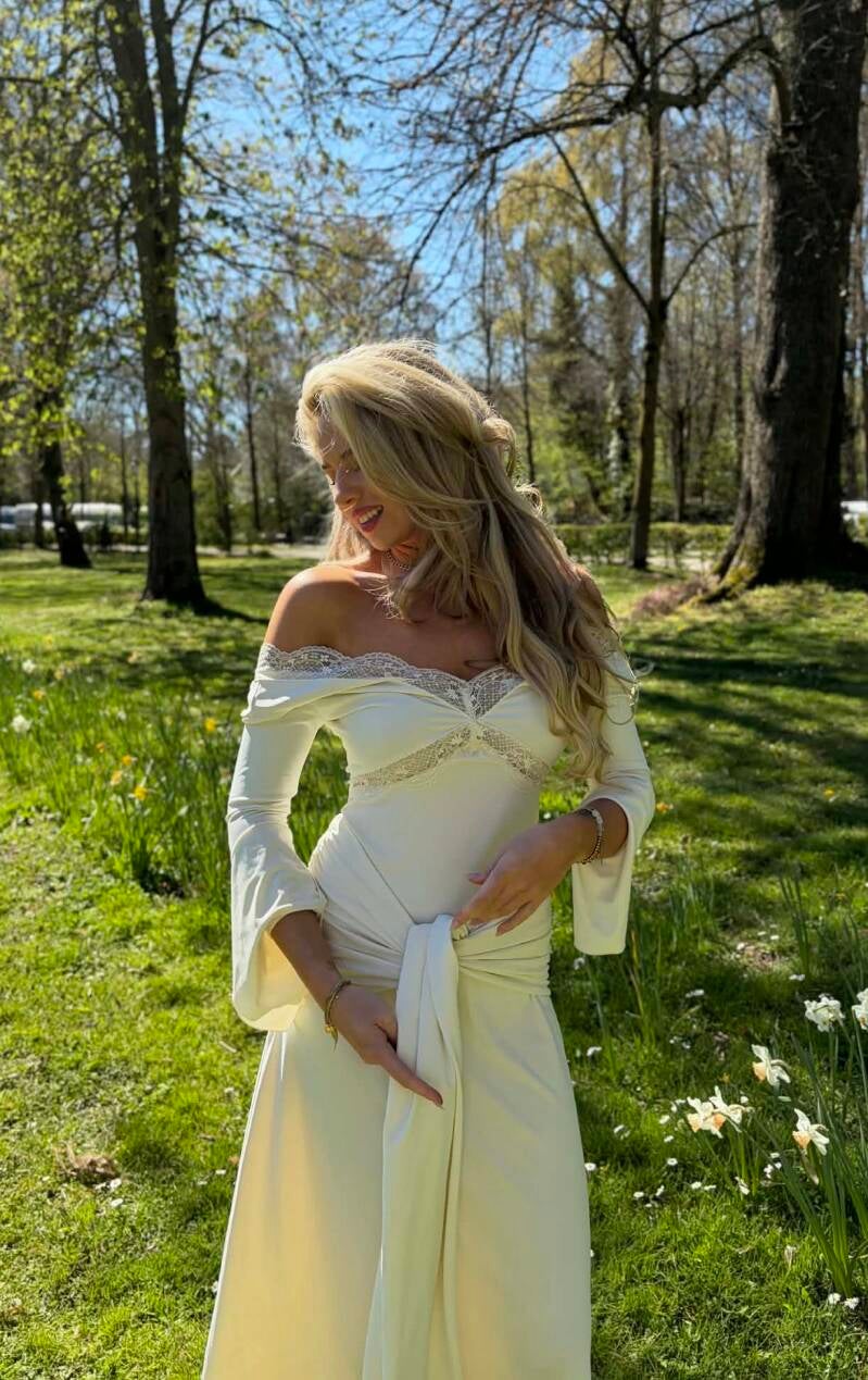 Witte lace bodycon maxi jurk met kant en drapering – elegante vrouwelijke avondjurk