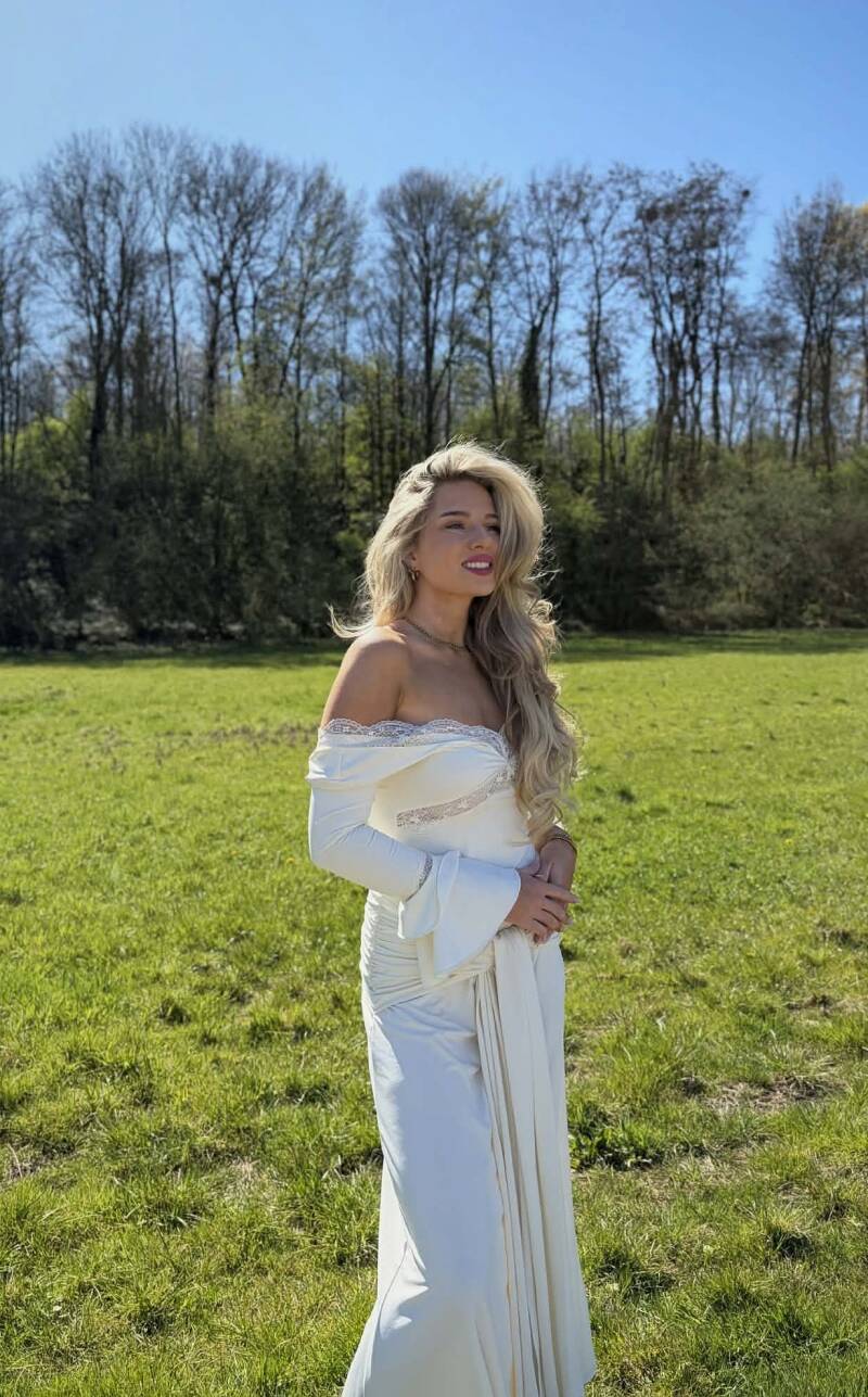 Witte lace bodycon maxi jurk met kant en drapering – elegante vrouwelijke avondjurk